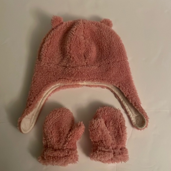 Carter’s Set of Fuzzy Sherpa Hat and Mittens, 12-24 M, pink. 3D ears on hat - Picture 3 of 17